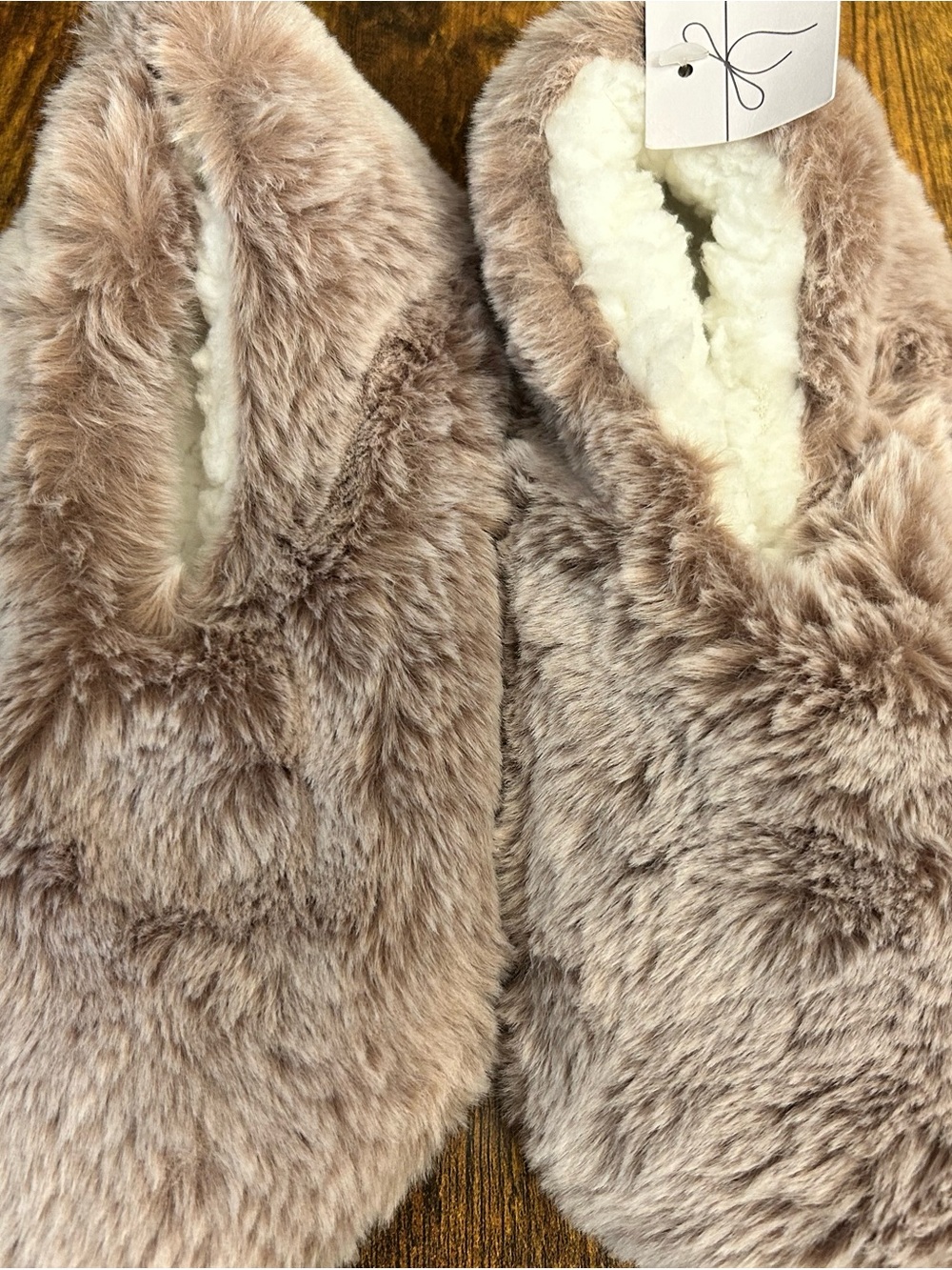 Women's Plush Faux Fur Cozy Slipper Socks Soles Auden Size S/M (5-7) new